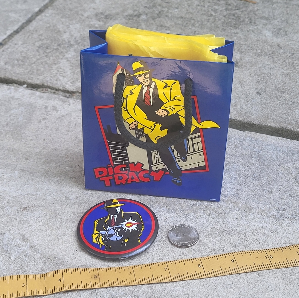 Vintage Dick Tracy GIFT SET pinback button in gift bag 1990 movie promo 90s